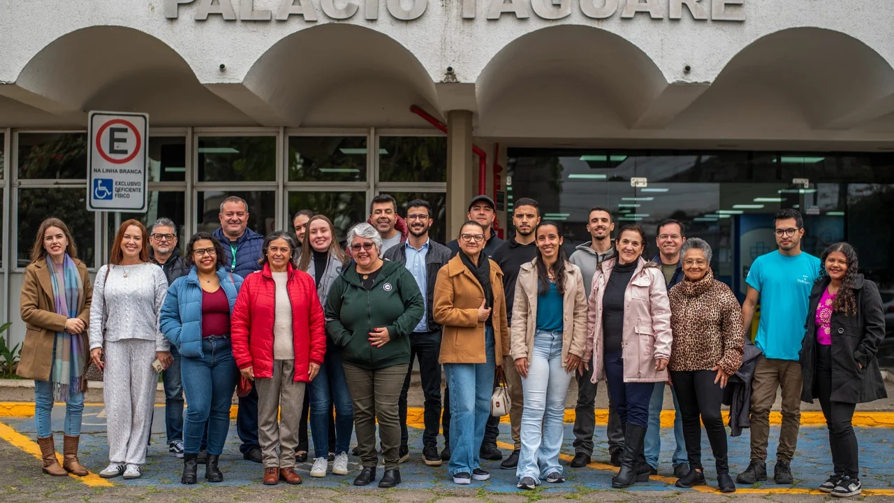 Escola de Formação de Turismo promove visita técnica ao Porto de Paranaguá