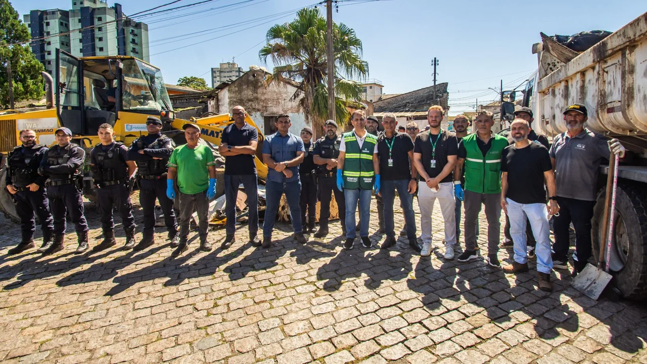Prefeitura realiza operação “Imóvel Seguro” e fiscaliza imóvel abandonado no Centro de Paranaguá