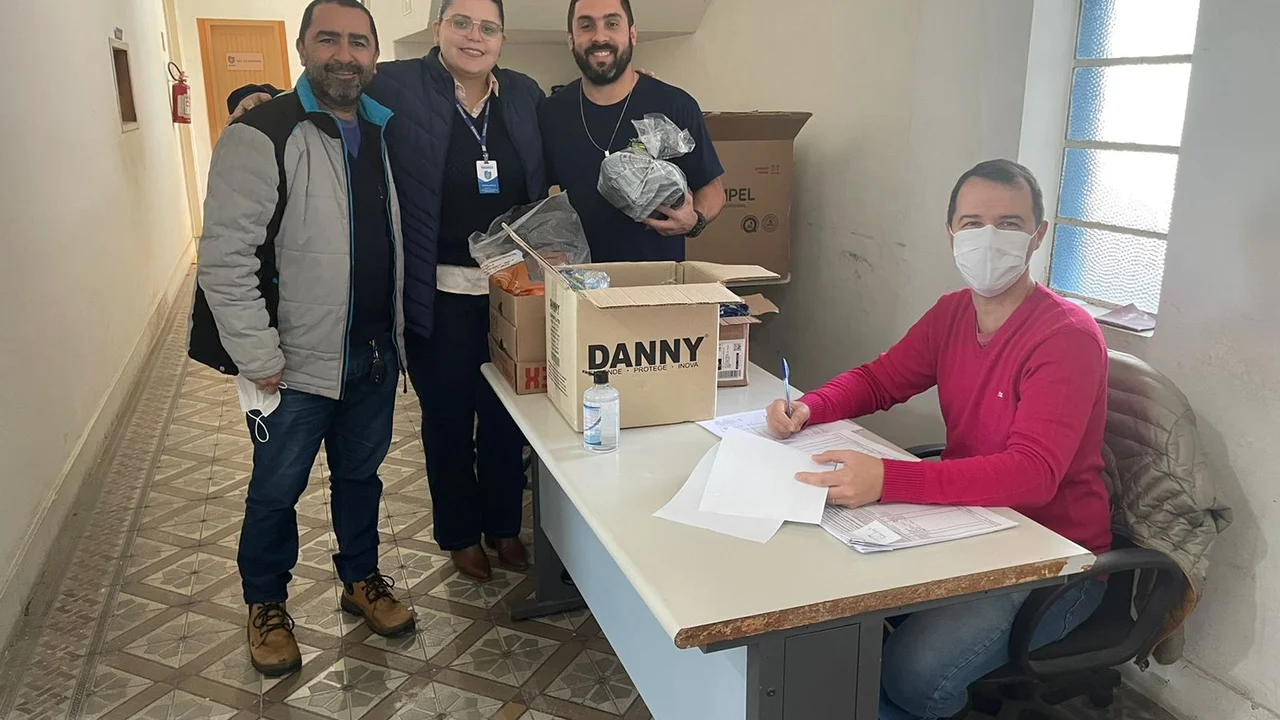 Epi`s são entregues para as equipes de segurança no trabalho