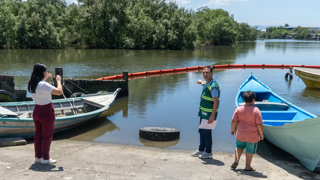 Prefeitura de Paranaguá investiga crime ambiental após descarte irregular de mídias biológicas em manguezal