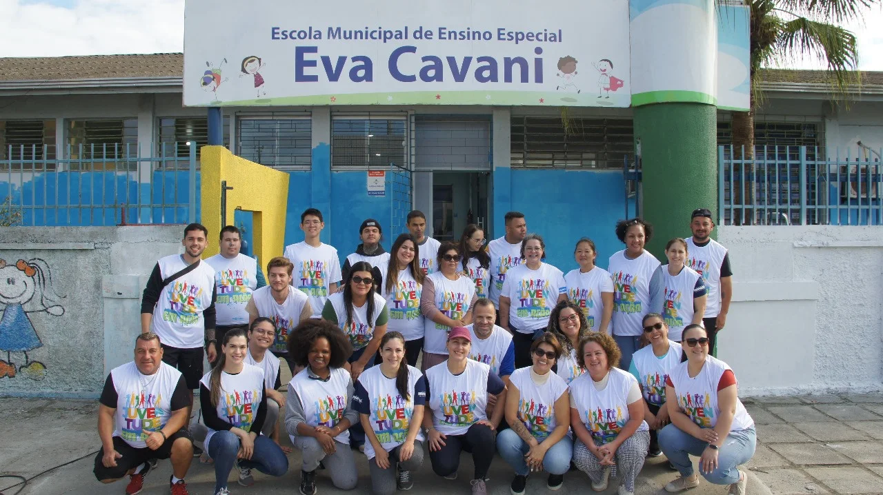 Voluntários revitalizam escola de educação especial em Paranaguá com apoio do projeto Juventude em Ação