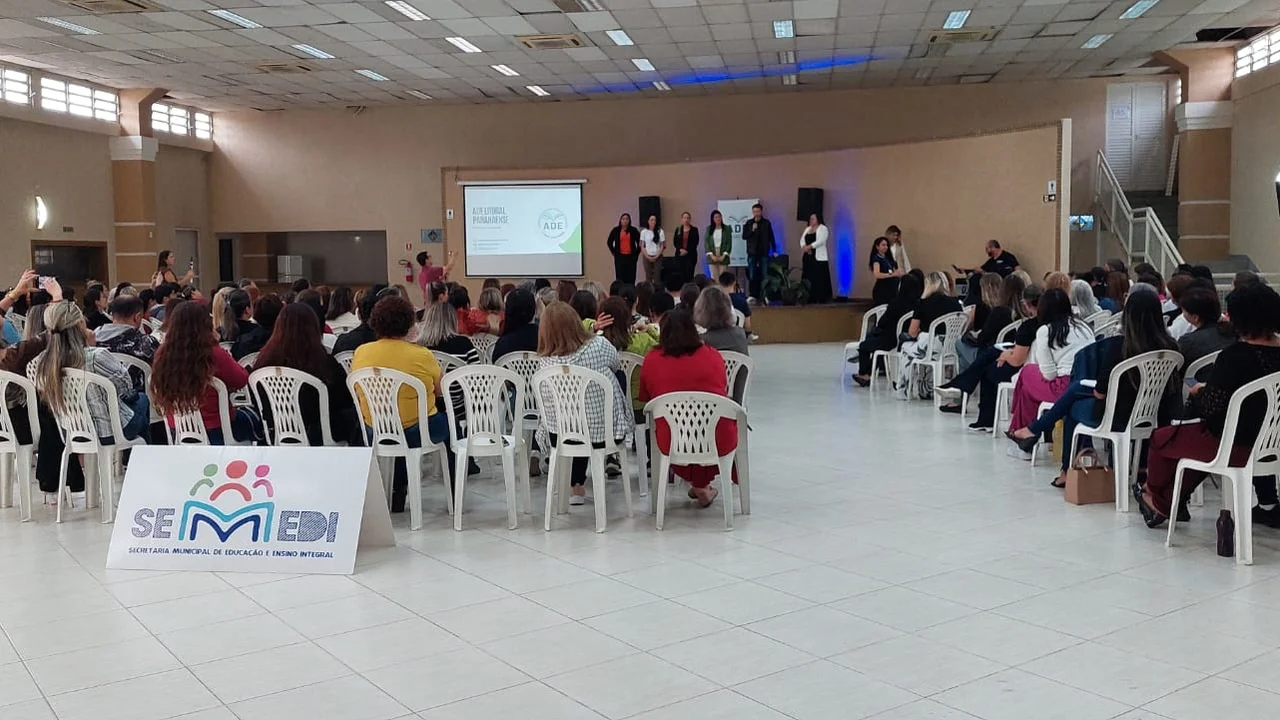 Gestores escolares do litoral paranaense participam de iniciativa colaborativa em Paranaguá