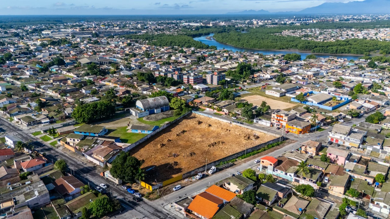 Prefeitura entrega alvará para novo supermercado