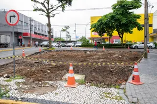 Prefeitura de Paranaguá reorganiza ponto de táxi próximo ao Banco do Brasil durante obras e reforça diálogo com a categoria