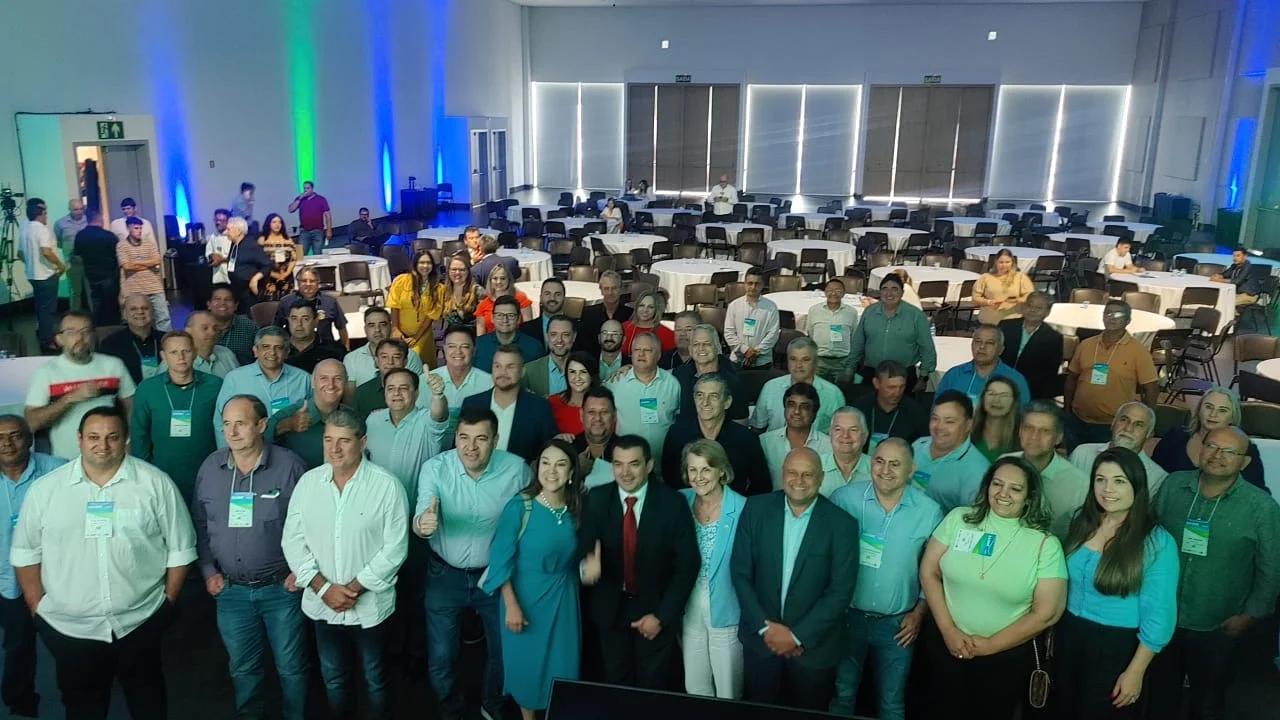 Prefeito Marcelo Roque participa de assembleia geral da AMP, Associação dos municípios do Paraná, nesta quarta-feira