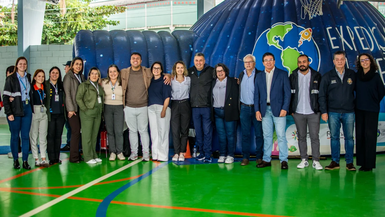 Escola Eva Cavani recebe Expedição Planetária com atividades educativas e tecnológicas