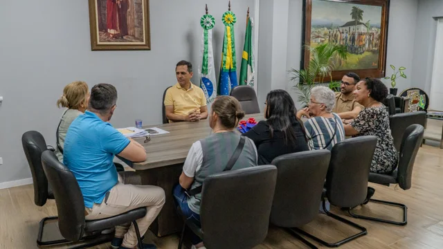 Prefeito Adriano Ramos recebe professores para discutir melhorias na Educação Especial em Paranaguá
