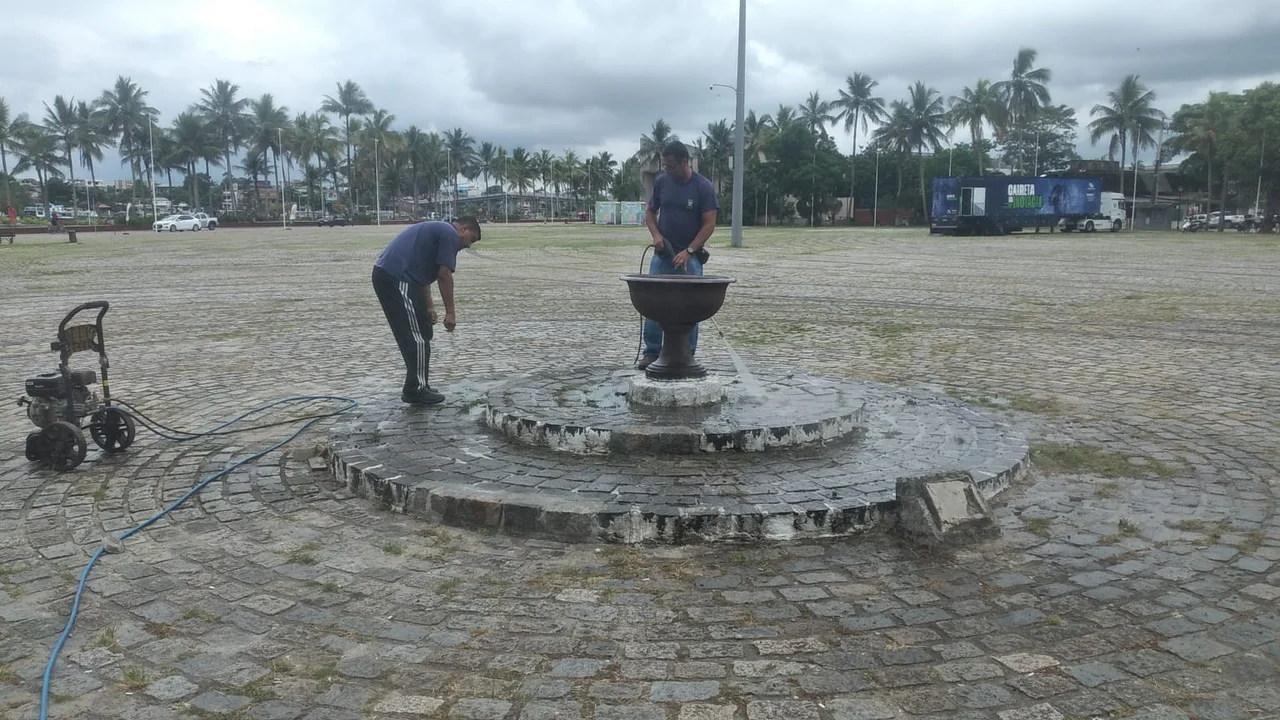Secretaria de Cultura e Patrimônio Histórico está restaurando bebedouro de animais da Praça de Eventos