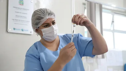 Hospital de Campanha recebe doses da vacina contra a Covid-19