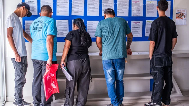 Feirão de Empregabilidade reúne 14 empresas e oferta 177 vagas no SINE Paranaguá