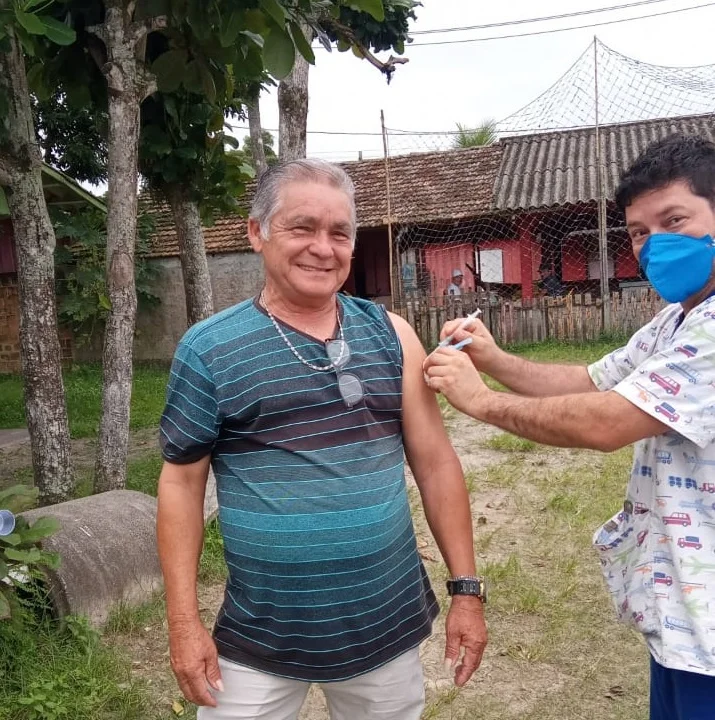 Dia D de vacinação leva mais de mil pessoas às unidades de saúde