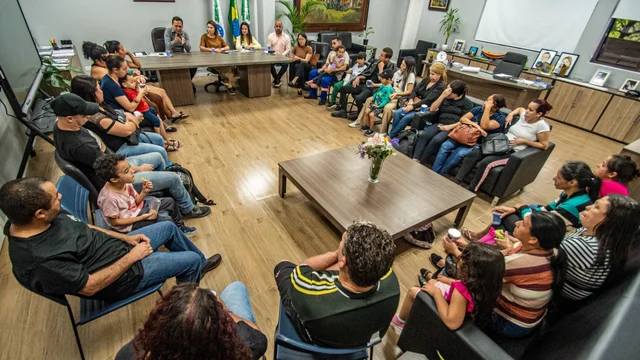 Prefeitura de Paranaguá dialoga com famílias da Vila do Povo sobre soluções habitacionais
