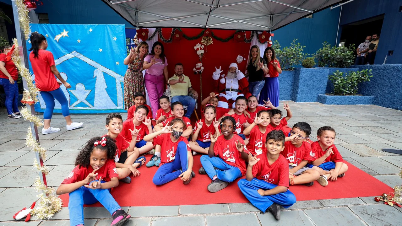‘Natal de Muitas Mãos’ é apresentado pela Escola Nydia Moreira Garcêz