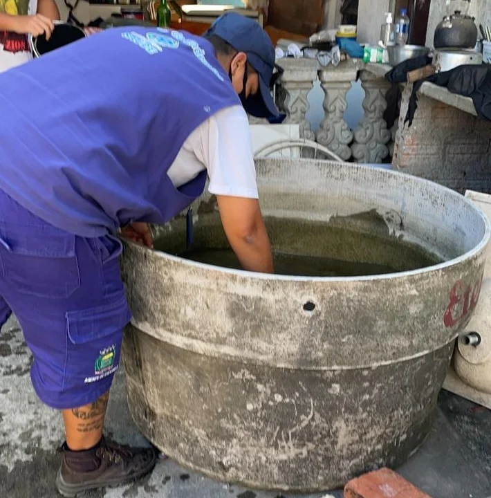 Lixo acumulado pode se tornar criadouro para o Aedes aegypti