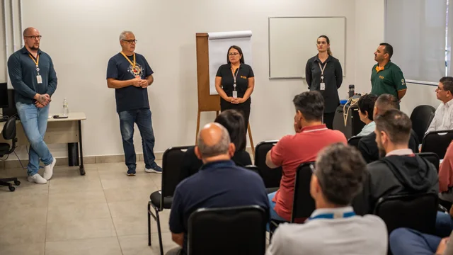 Prefeitura e Copel discutem soluções para cabos obsoletos e segurança da população em Paranaguá