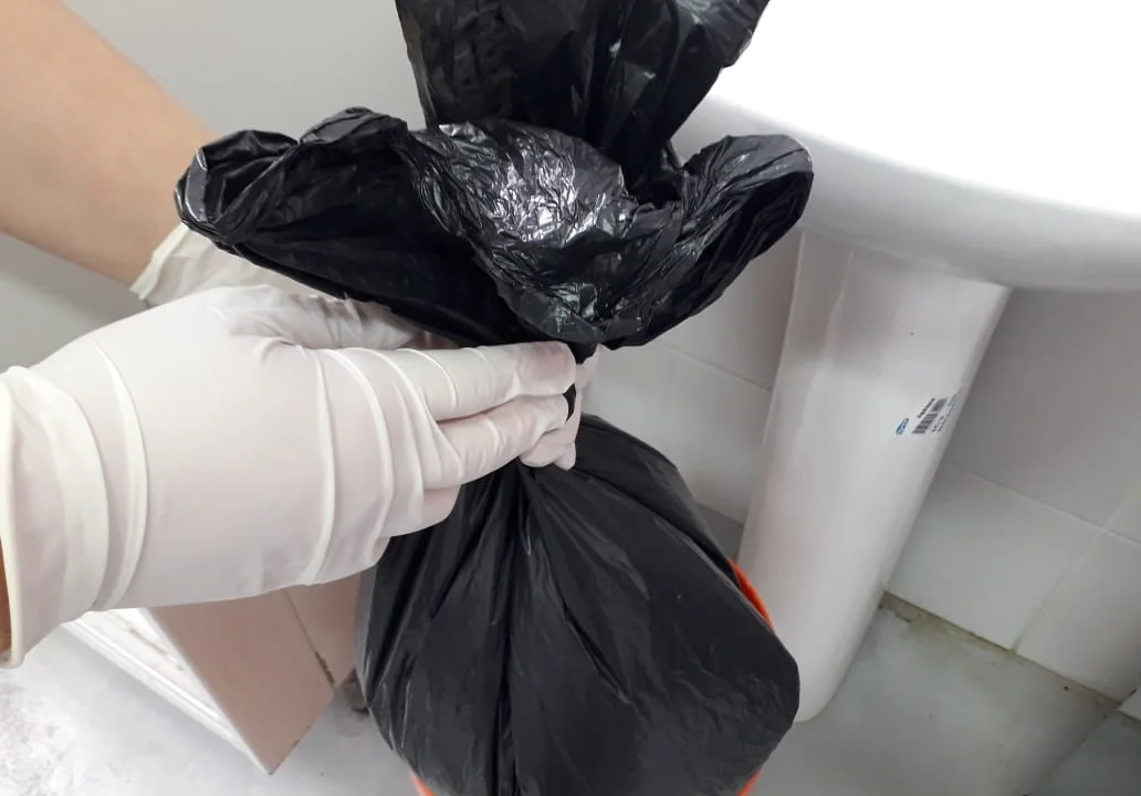 Lixo produzido por pessoas confirmadas ou com suspeita da Covid-19 deve ser embalado separadamente