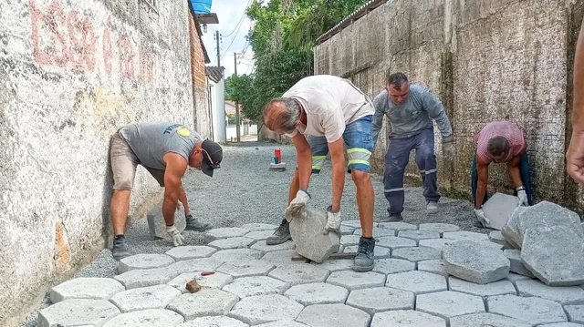 Prefeitura intensifica melhorias na Ilha dos Valadares com pavimentação e ações de infraestrutura