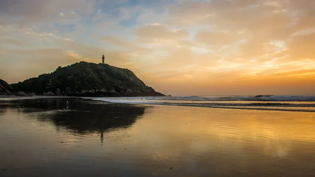 Durante o verão, acesso à Ilha do Mel por Paranaguá é ampliado para atender a alta demanda