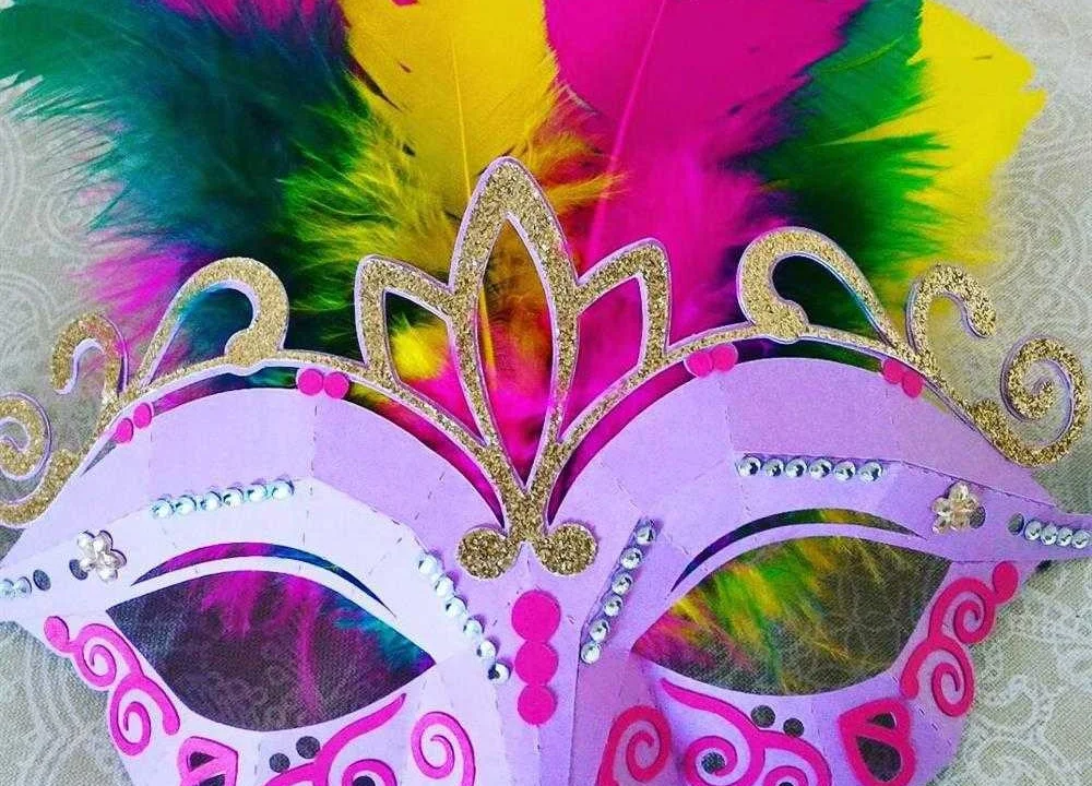 Provopar realiza workshop de adereços de cabeça e máscaras carnavalescas
