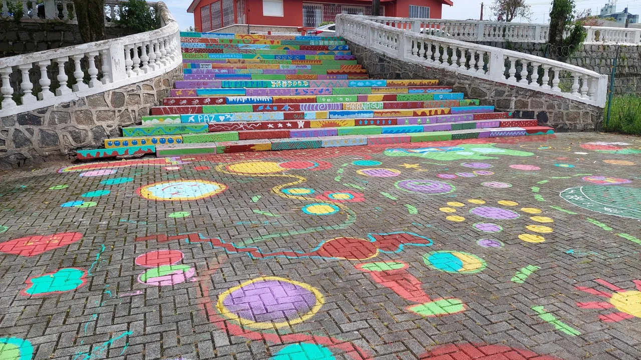 Escadaria da Copel é contemplada com o mutirão “Paranaguá mais cores”