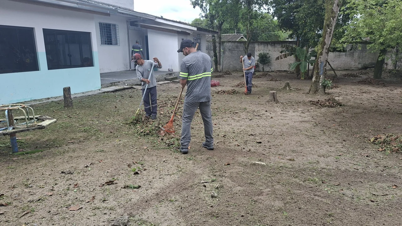 Ações de manutenção e limpeza seguem na Ilha dos Valadares