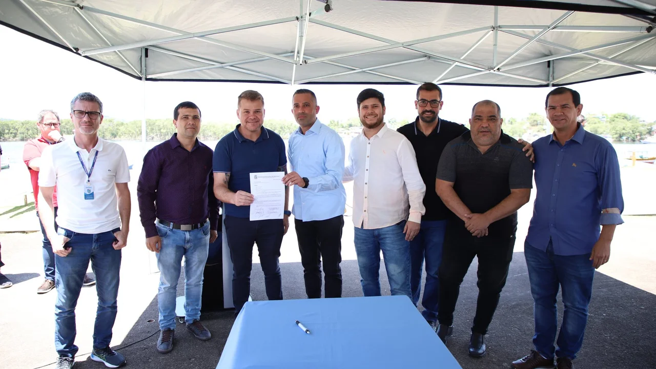 Prefeito assina Ordem de Serviço para a revitalização da Praça de Eventos Mário Roque