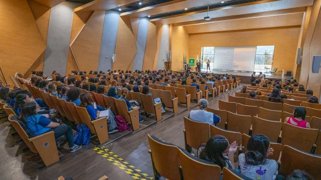 Secretarias da Mulher e da Educação apoiam evento sobre protagonismo feminino para estudantes em Paranaguá