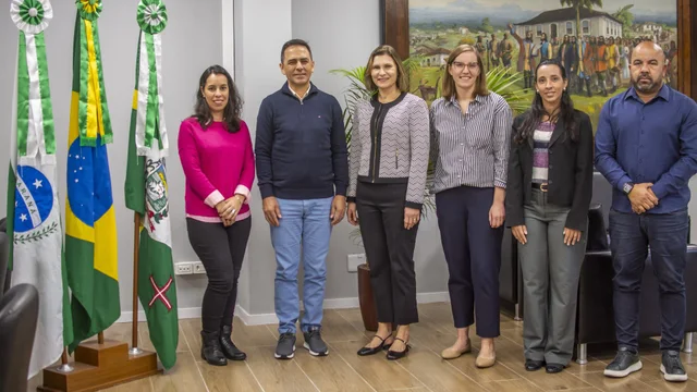 Prefeito Adriano Ramos reforça laços diplomáticos com visita da vice-cônsul dos EUA a Paranaguá