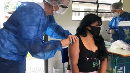 Vacinação na ilha da Cotinga