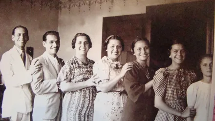 Família da Dona Célia reunida quando moravam na Estação Ferroviária