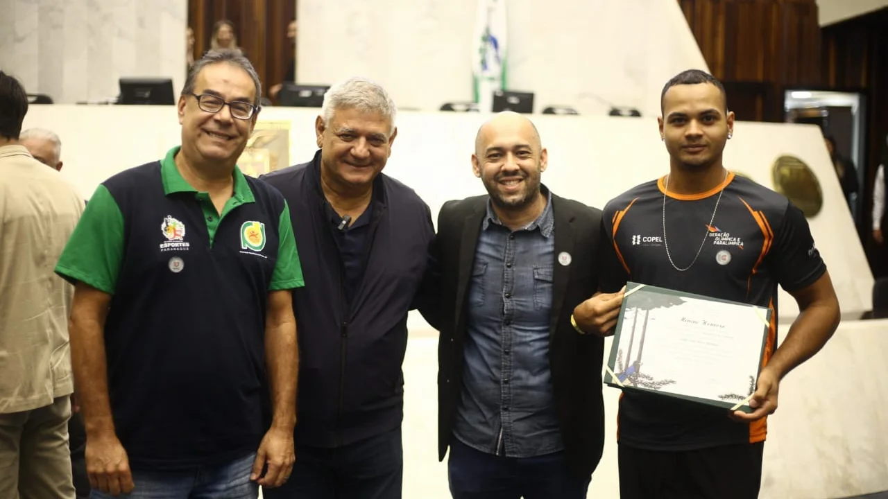 Paratletas parnanguaras são homenageados na Assembleia Legislativa do Paraná