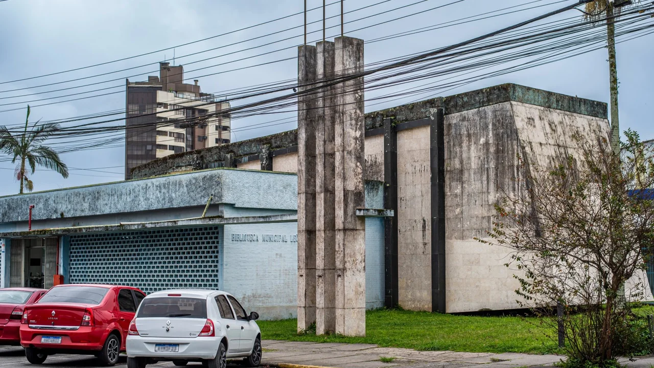 Biblioteca Leôncio Correia recebe oficina de animação promovida pelo Circuito Sesi