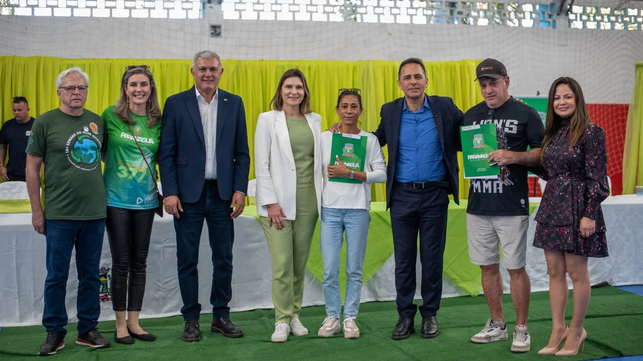 Paranaguá entrega 270 títulos de propriedade no aniversário de 377 anos e transforma vidas com segurança jurídica e dignidade