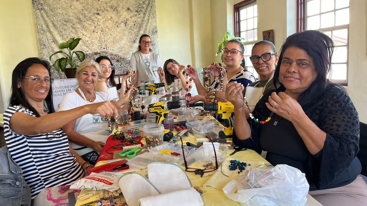 Curso de biojoias capacita 12 novas alunas