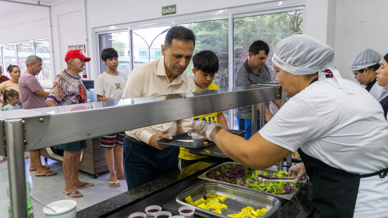Prefeito Adriano Ramos visita instalações do Restaurante Cidadão do IFPR