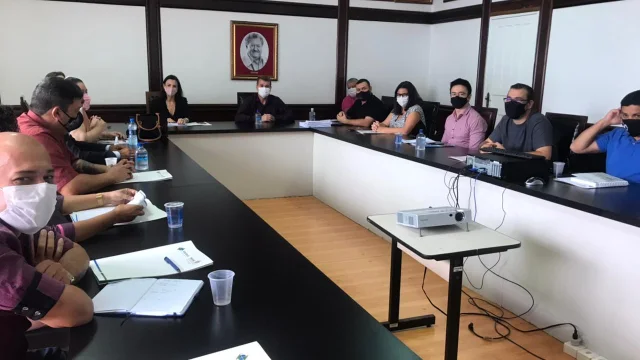 Escola de Governo do Paraná apresenta propostas de cursos aos secretários municipais