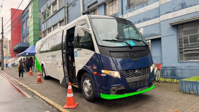 Prefeitura de Paranaguá entrega ônibus para fortalecer o transporte hospitalar