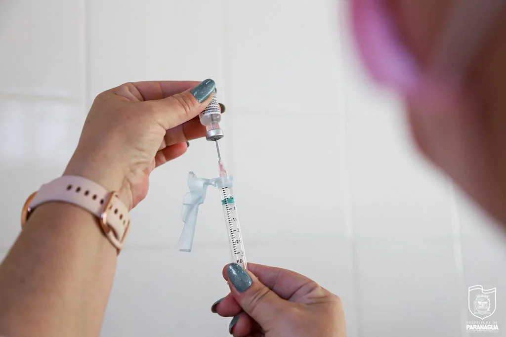 Pessoas com comorbidades com 18 anos ou mais podem receber a vacina contra a Covid-19