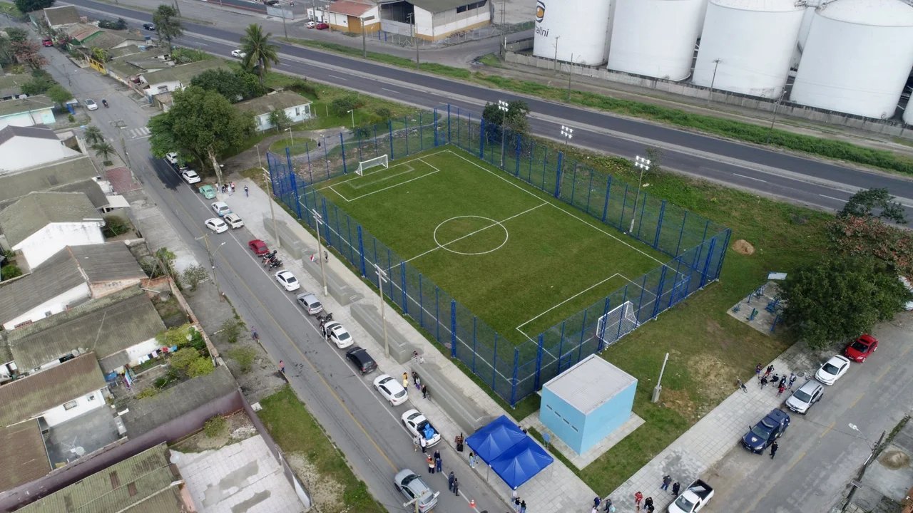Paranaguá 374 anos: Prefeitura entrega novo campo de futebol do Bangu