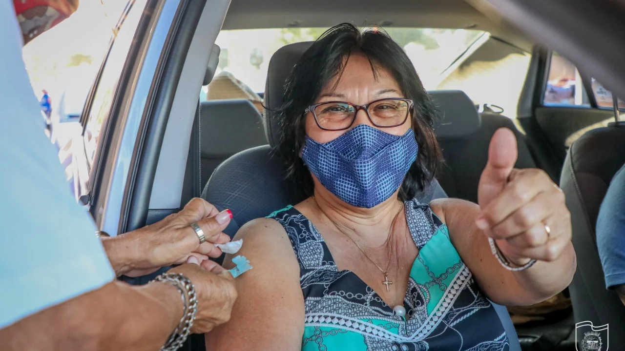 Secretaria de Saúde retoma vacinação com primeira dose contra a Covid-19