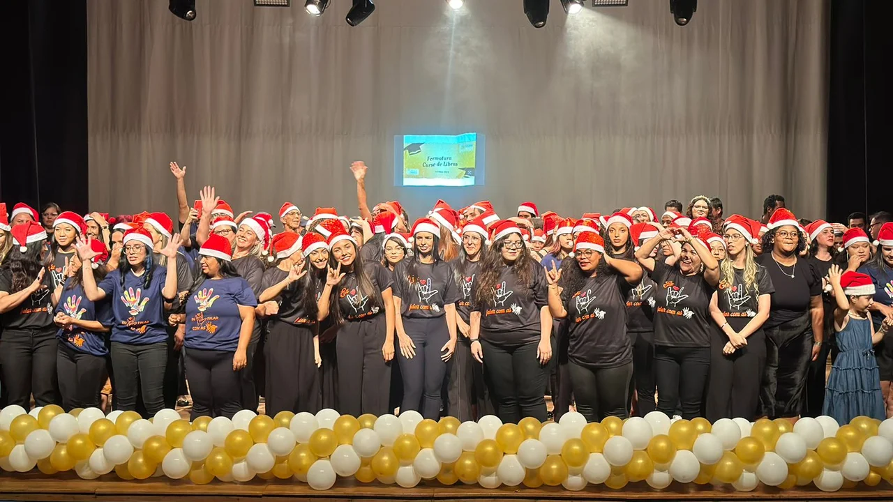 Secretaria Municipal de Inclusão realiza formatura de 160 alunos no curso de Libras