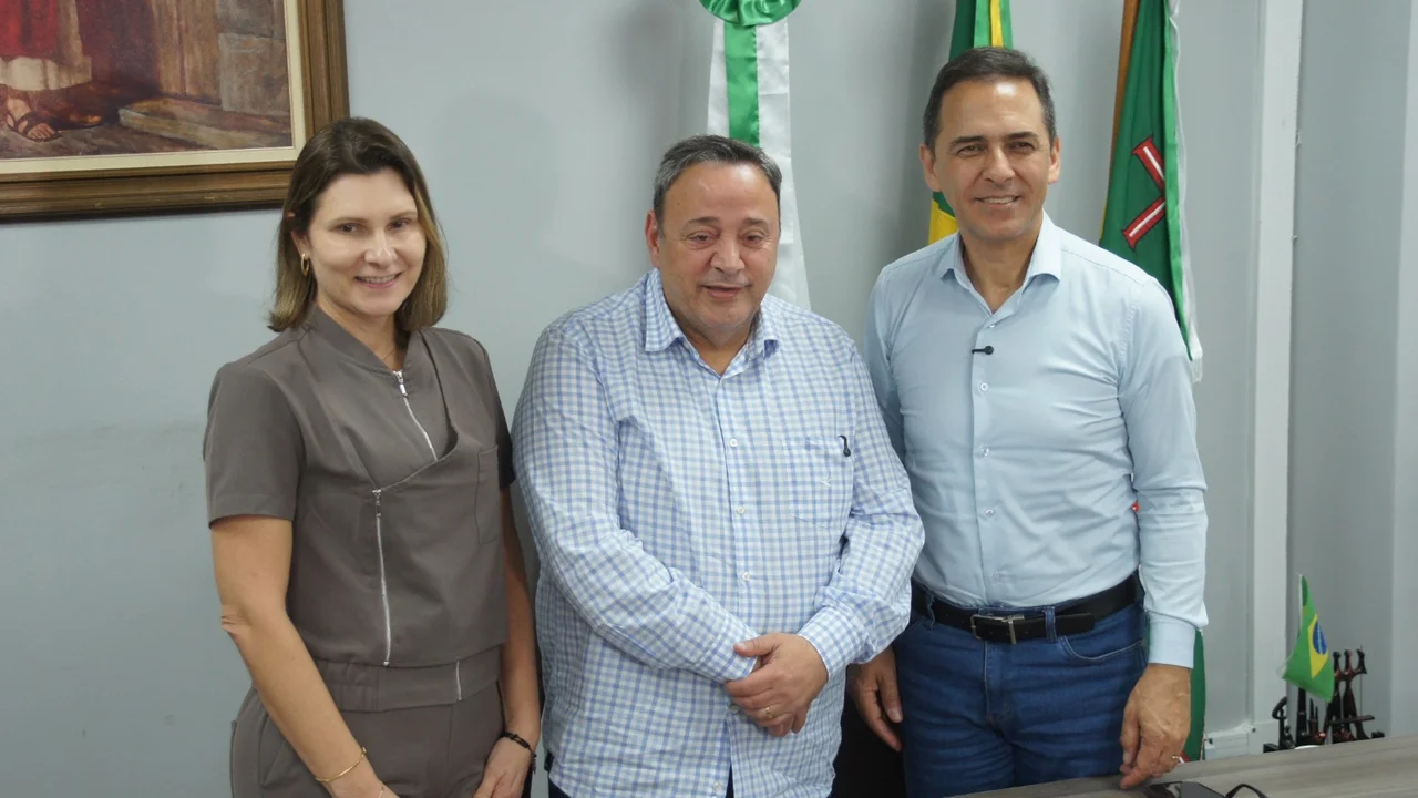 Deputado Hussein Bakri anuncia mais de R$ 179 milhões para Paranaguá em visita à Prefeitura