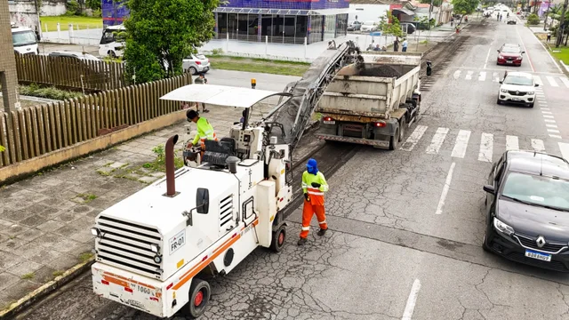 Prefeitura de Paranaguá intensifica recuperação asfáltica em diversos bairros