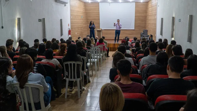 Prefeitura de Paranaguá realiza encontro com estagiários e destaca a importância da formação profissional no serviço público
