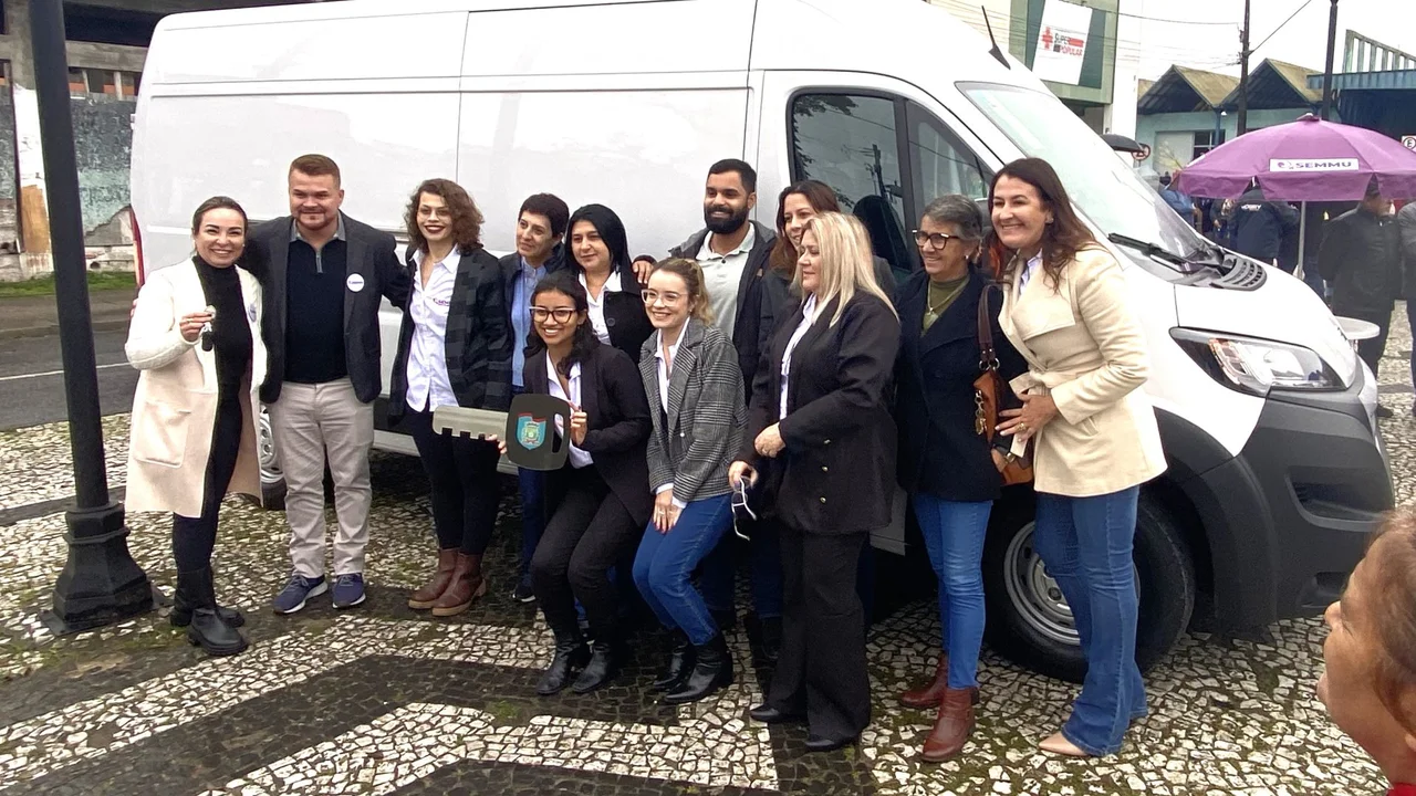 #375 anos de Paranaguá: Secretaria da Mulher recebe veículo para atendimento itinerante
