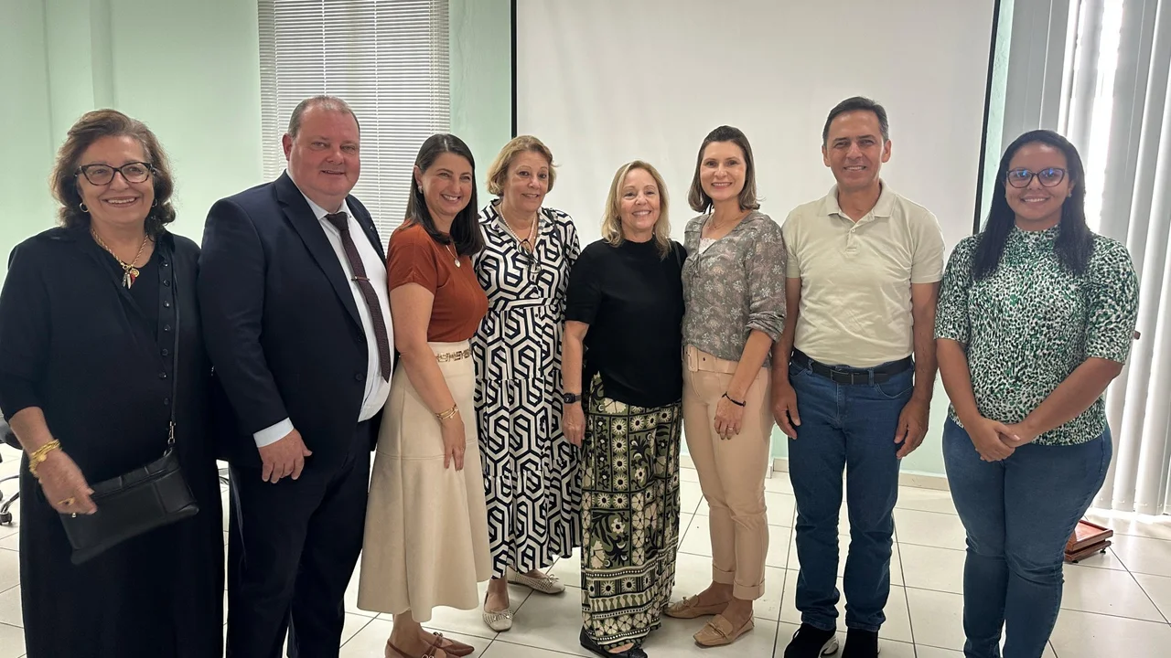 Prefeito e vice-prefeita de Paranaguá participam de evento que reconhece o trabalho das entidades beneficiadas com Feira da Partilha