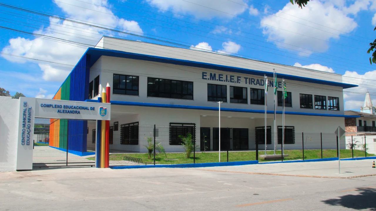 Prefeito Marcelo Roque inaugura o Complexo Educacional de Alexandra e Escola Municipal “Tiradentes”