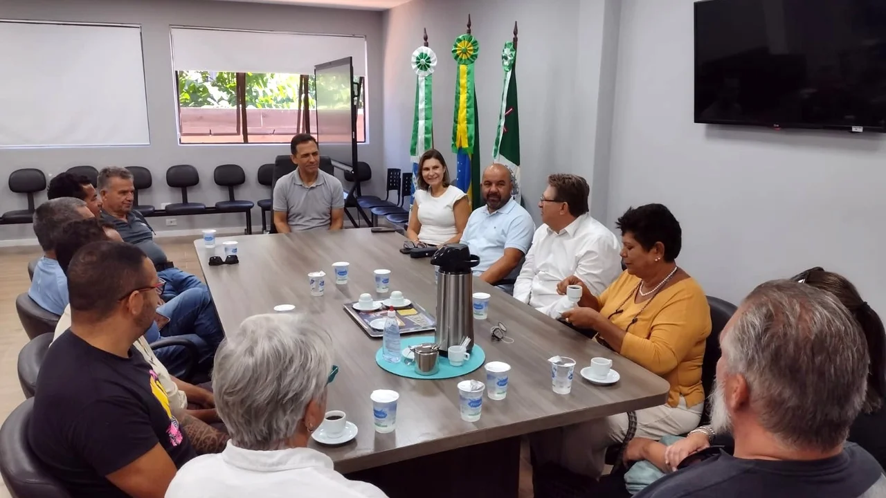 Prefeitura de Paranaguá recebe representantes da Ilha do Mel