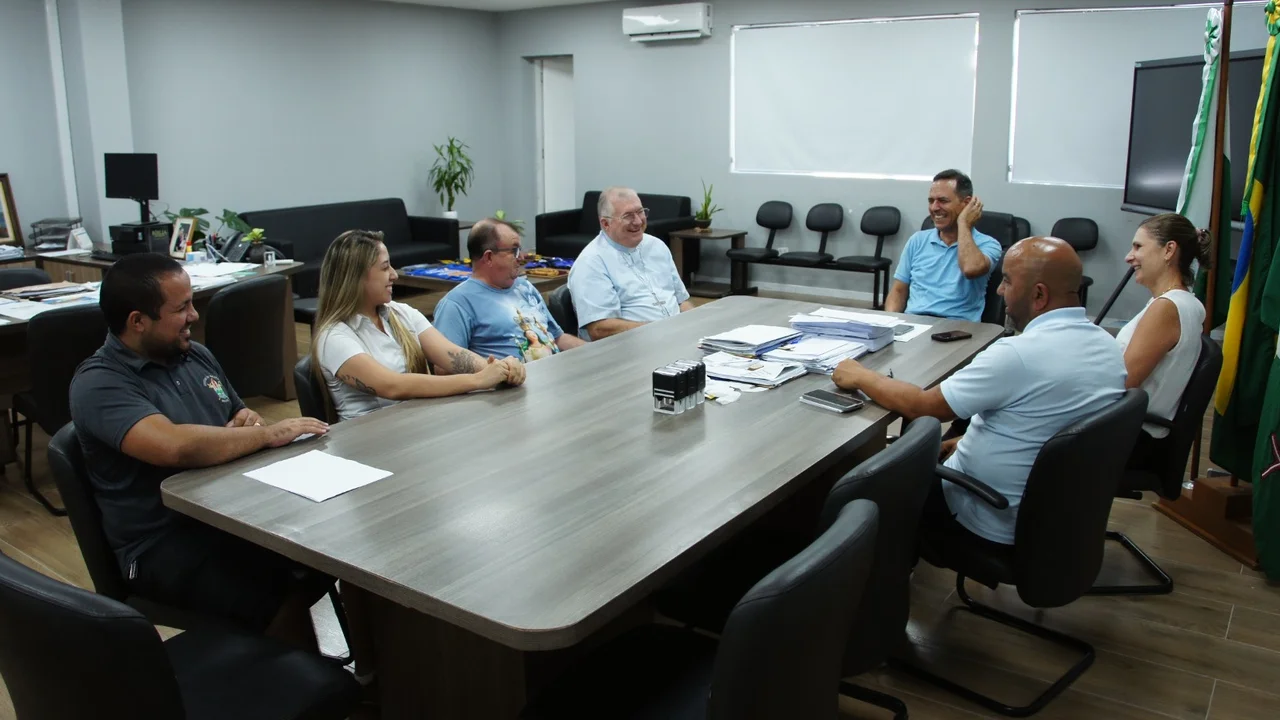Prefeito e vice-prefeita recebem visita do Bispo de Paranaguá e reforçam laços com a Igreja Católica