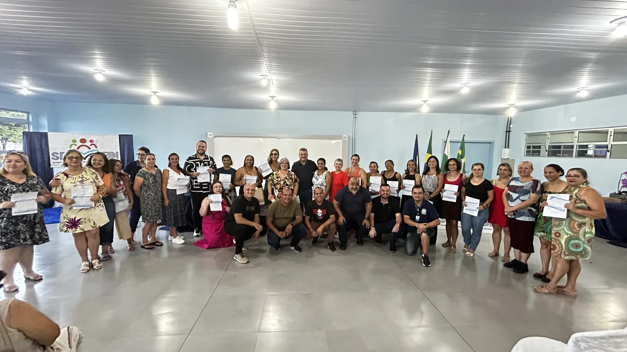 Prefeito participa da Cerimonia de Posse dos novos servidores da educação